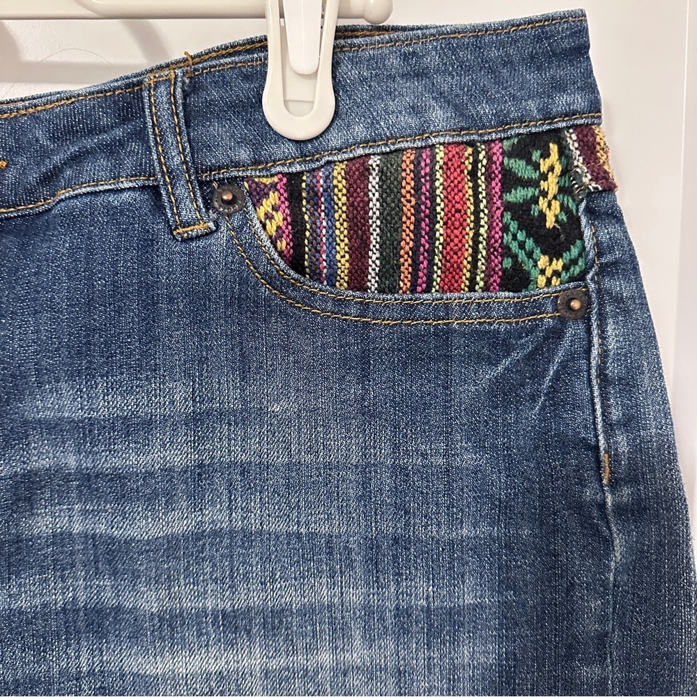 Roots Tribal Embroidered Dark Wash Blue Jean Short Raw Edge Size 29 Women’s - Picture 4 of 10